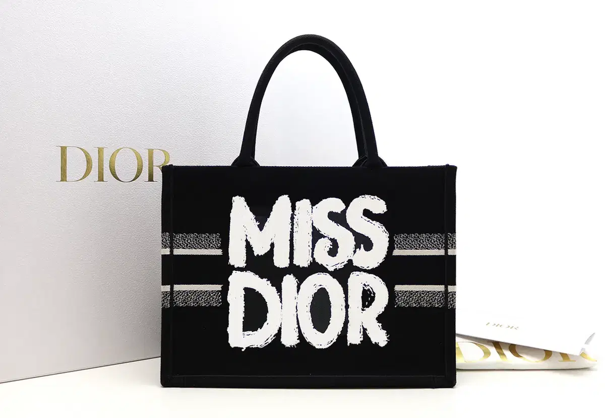 [착한중고명품동래점] 디올 MISS DIOR 북토트 미듐 M1296